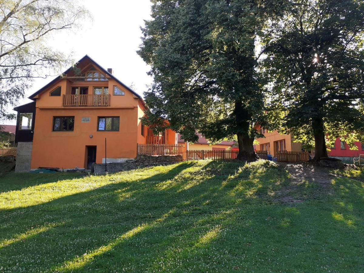 Villa Kypruv Mlyn à Knínice Extérieur photo