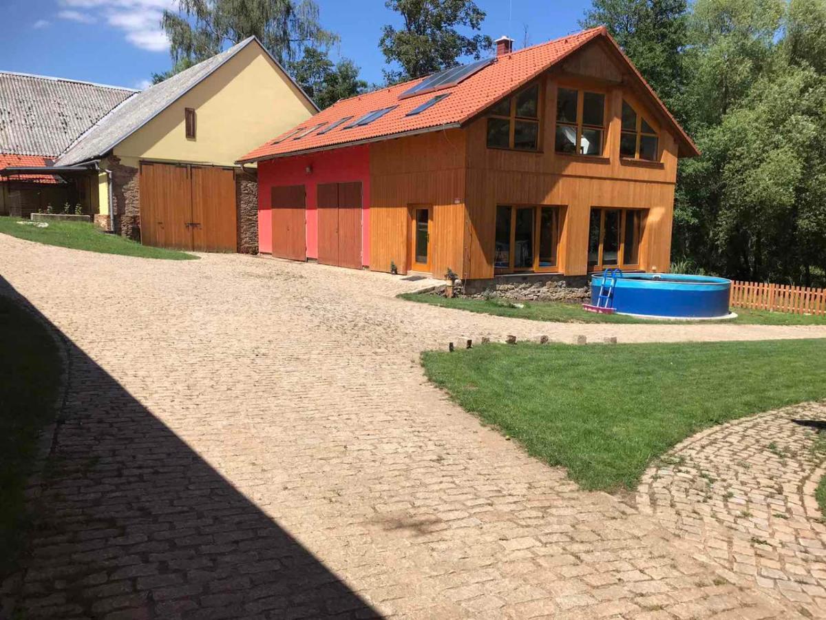 Villa Kypruv Mlyn à Knínice Extérieur photo