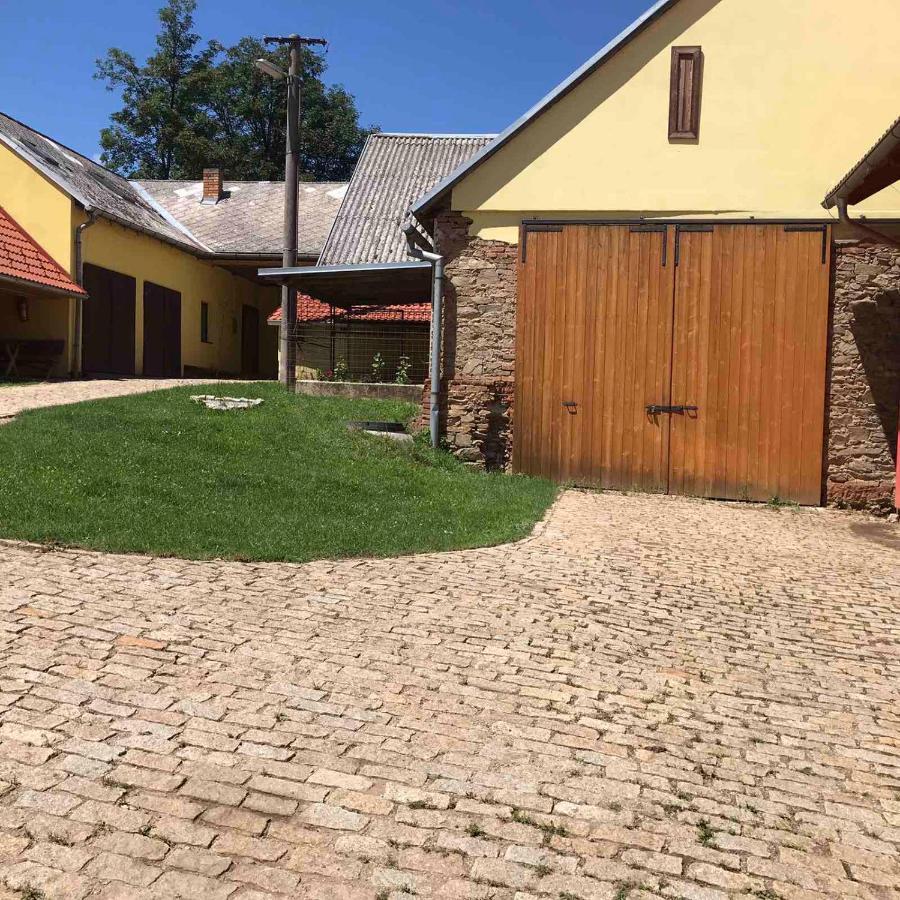 Villa Kypruv Mlyn à Knínice Extérieur photo