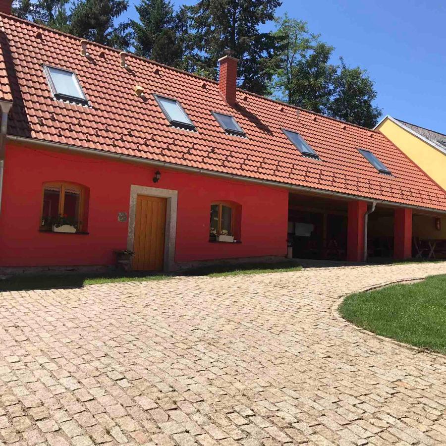 Villa Kypruv Mlyn à Knínice Extérieur photo